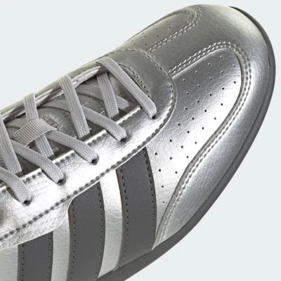 (W) 阿迪达斯 Barreda Lo 运动鞋 银灰/深灰/浅灰配色 HQ7384 Cheap (W) 阿迪达斯 Barreda Lo 运动鞋 银灰/深灰/浅灰配色 HQ7384