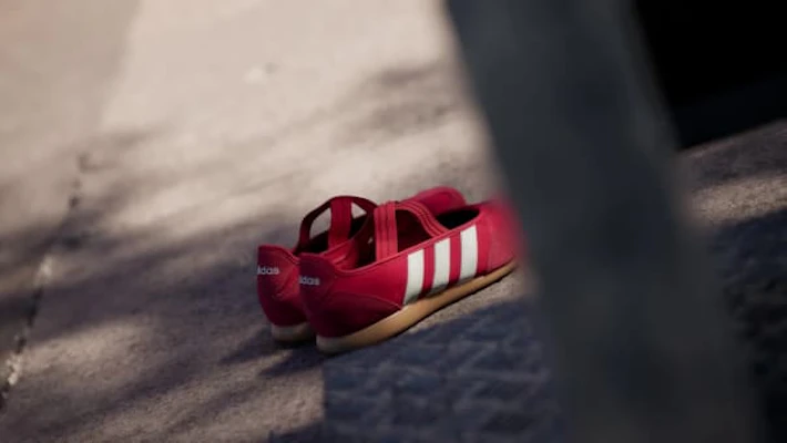 (W) 아디다스 바레다 메리제인 슈즈 스칼렛/오프 화이트/검(K) HQ7398 Order (W) 아디다스 바레다 메리제인 슈즈 스칼렛/오프 화이트/검(K) HQ7398