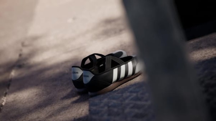 (W) Adidas Barreda Mary Jane Sepatu Hitam Putih Gum HQ7401 Order (W) Adidas Barreda Mary Jane Sepatu Hitam Putih Gum HQ7401