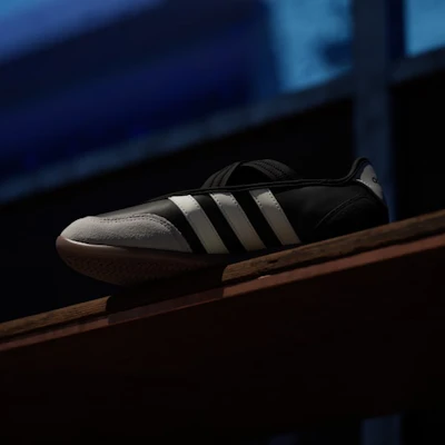 (W) Adidas Barreda Mary Jane Sepatu Hitam Putih Gum HQ7401 Sizing (W) Adidas Barreda Mary Jane Sepatu Hitam Putih Gum HQ7401