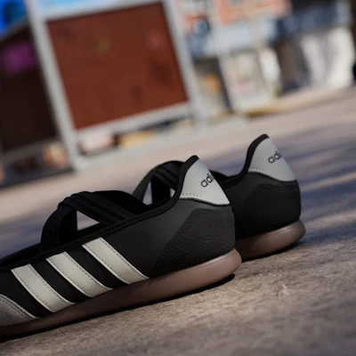 (W) Adidas Barreda Mary Jane Sepatu Hitam Putih Gum HQ7401 1