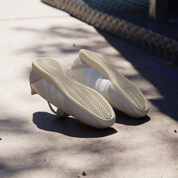 Shop (W) アディダス バレダ メリージェーン スニーカー ワンダーホワイト/オフホワイト/ウォームバニラ HQ7399