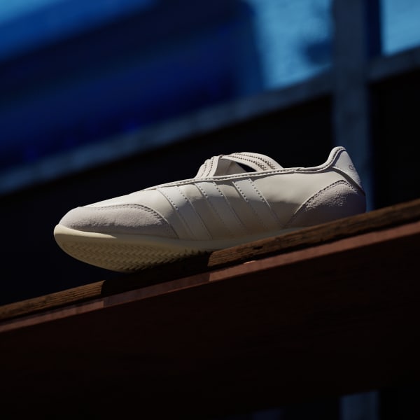 Sizing (W) アディダス バレダ メリージェーン スニーカー ワンダーホワイト/オフホワイト/ウォームバニラ HQ7399