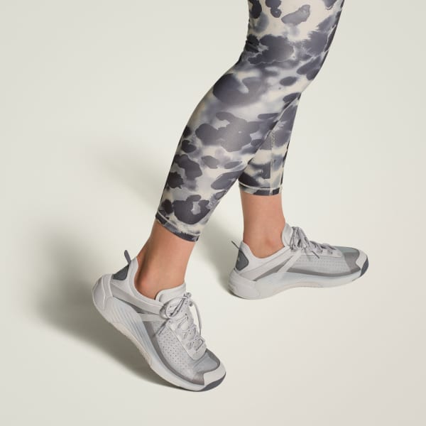 Shop (W) adidas by Stella McCartney DROPSET 4 Kasut Latihan Abu Solid/Onix KJ1047