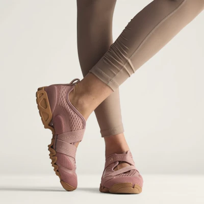 (W) 阿迪达斯x Stella McCartney运动服棕褐色/棕色/胶质 JS0114 Lookbook (W) 阿迪达斯x Stella McCartney运动服棕褐色/棕色/胶质 JS0114