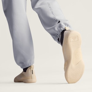 アディダス ステラマッカートニー テコンドー アーモンドミルク/Coreブラック JQ2976 Sizing アディダス ステラマッカートニー テコンドー アーモンドミルク/Coreブラック JQ2976