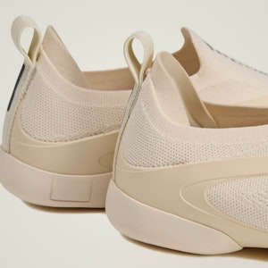 アディダス ステラマッカートニー テコンドー アーモンドミルク/Coreブラック JQ2976 2