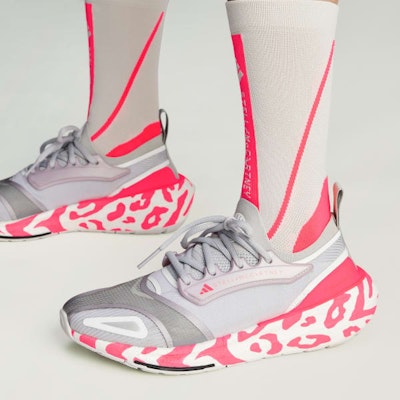 (W) adidas 與 Stella McCartney 聯名 Ultraboost 23「淺灰色」 IE8721 Lookbook (W) adidas 與 Stella McCartney 聯名 Ultraboost 23「淺灰色」 IE8721