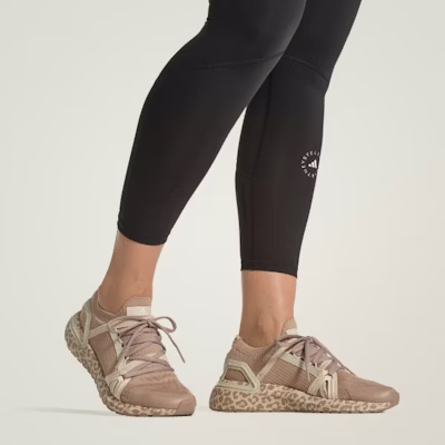 (W) adidas by Stella McCartney Ultraboost DNA Coklat Pudar/Putih Awan/Gobi JR2189 Lookbook (W) adidas by Stella McCartney Ultraboost DNA Coklat Pudar/Putih Awan/Gobi JR2189