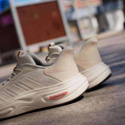 (W) adidas Cloudfoam 緩震 Rapidfit 鞋款 夢幻白/活力橘/純橘 KK3477 1