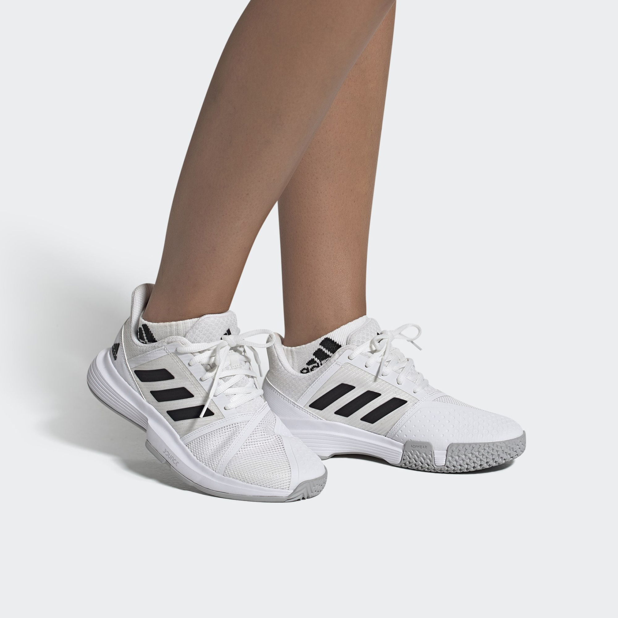 Sizing (W) adidas Courtjam Bounce 'Putih Hitam' EF2765