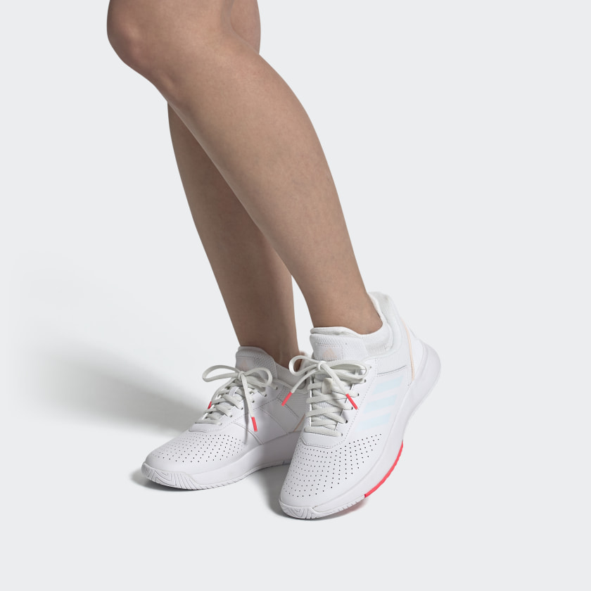 Sizing (W) adidas Courtsmash Blanc/Bleu FW0644