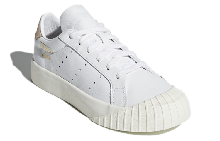 Lookbook (W) 阿迪达斯 Everyn '跑步白' CQ2004