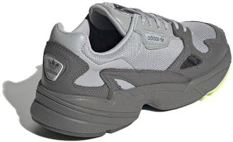 (W) アディダス ファルコン グレー EE5115 Lookbook (W) アディダス ファルコン グレー EE5115