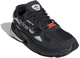 (W) 阿迪达斯 Falcon 'K-Pop 套装 - 核心黑' H69043 Lookbook (W) 阿迪达斯 Falcon 'K-Pop 套装 - 核心黑' H69043