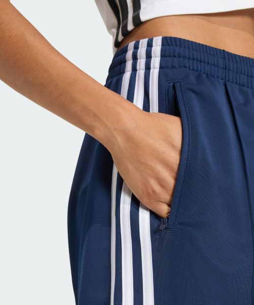 Lookbook (W) Pantalones Cortos Clásicos adidas Firebird - Azul Noche KQ9633