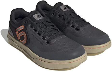 (W) 阿迪达斯Five Ten Freerider Pro帆布鞋'灰色撞击橙' HQ2124 Lookbook (W) 阿迪达斯Five Ten Freerider Pro帆布鞋'灰色撞击橙' HQ2124