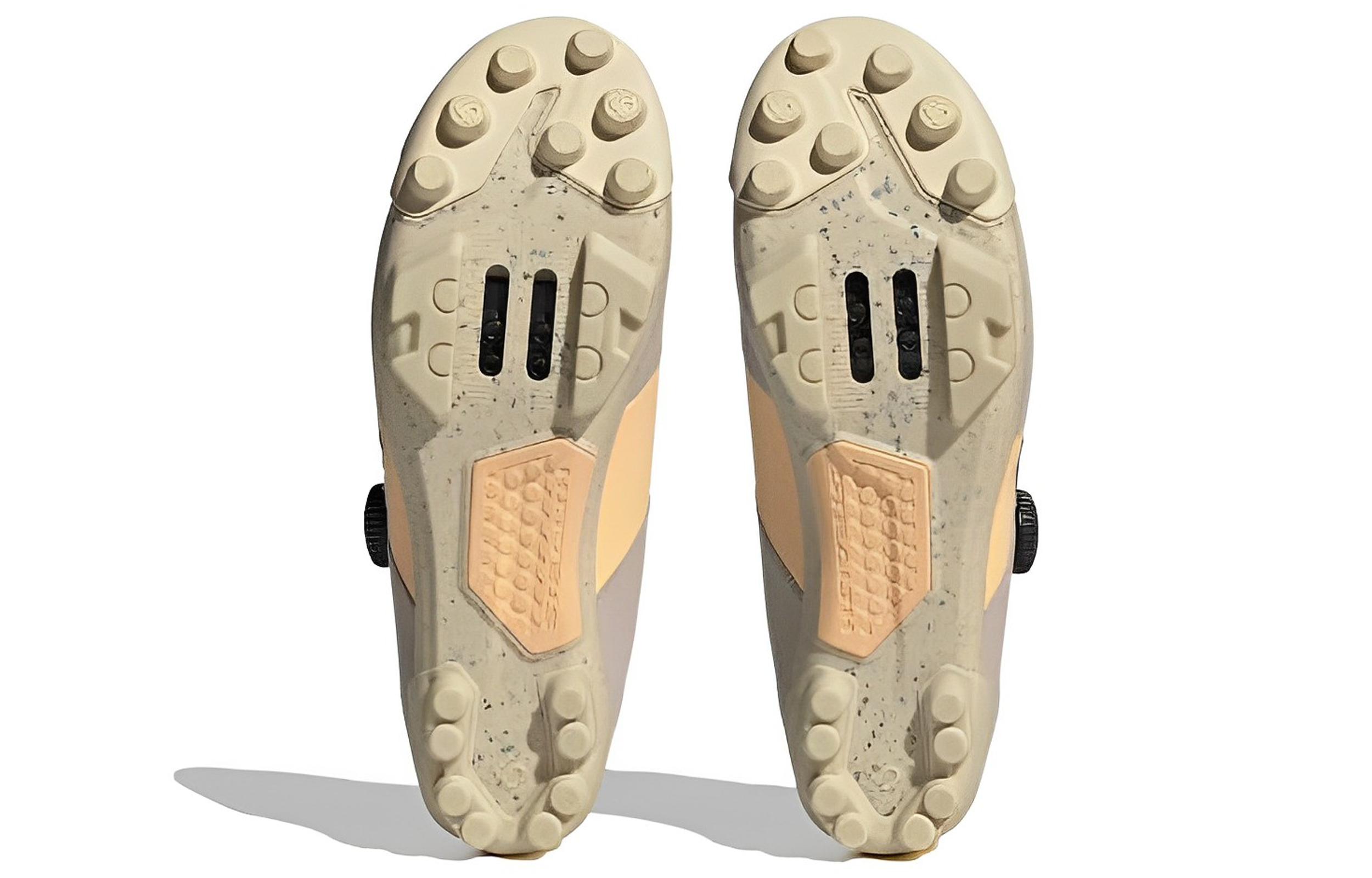 Shop （女性）adidas Five Ten Kestrel BOA「沙色地層」HQ6032