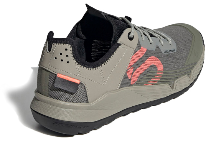 Shop adidas Five Ten Trailcross Lt 耐磨 低幫 騎行鞋 女款 黑灰綠