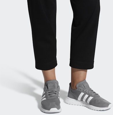 (W) 阿迪达斯Flashback“灰色” CQ1968 Sizing (W) 阿迪达斯Flashback“灰色” CQ1968