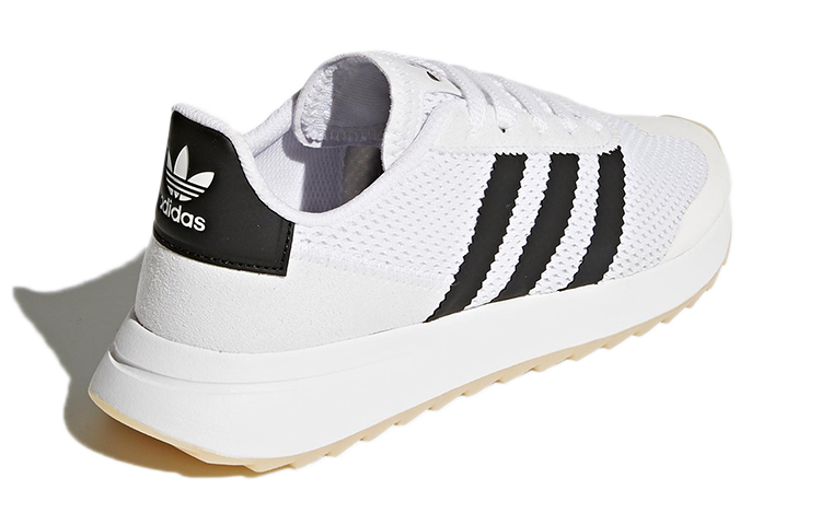 Shop (W) adidas Flashback ''Wit Zwart'' BA7760