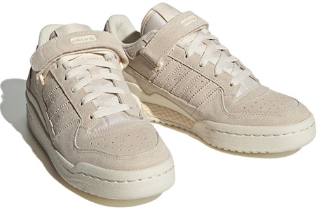 (W) adidas Forum Low 'Wonder White' Putih Mewah FZ6534 Lookbook (W) adidas Forum Low 'Wonder White' Putih Mewah FZ6534