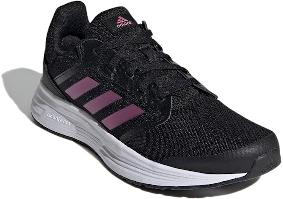 (W) adidas Galaxy 5 'Hitam Ceri Metalik' FY6743 Lookbook (W) adidas Galaxy 5 'Hitam Ceri Metalik' FY6743