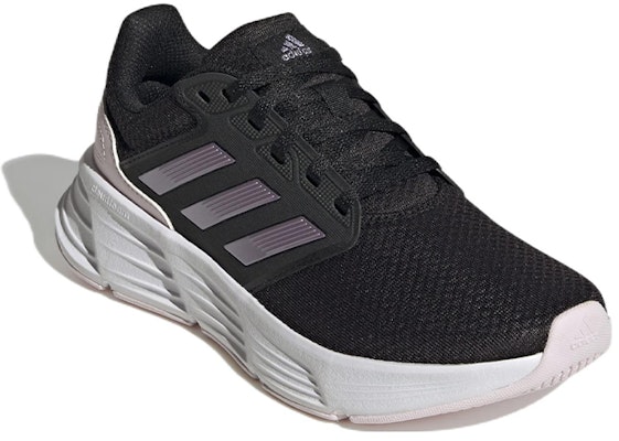 (W) adidas Galaxy 6 'Hitam Matte Ungu Metalik' GW4132 Lookbook (W) adidas Galaxy 6 'Hitam Matte Ungu Metalik' GW4132