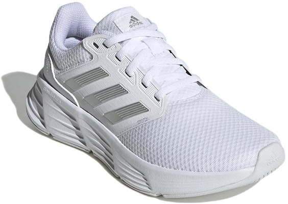 (W) adidas Galaxy 6 'Putih Perak' GW4130 Lookbook (W) adidas Galaxy 6 'Putih Perak' GW4130