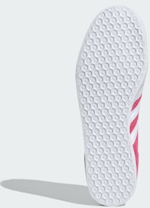 (W) adidas Gazelle 'Pulse Magenta' Wanita Pria Sneakers IH5060 Lookbook (W) adidas Gazelle 'Pulse Magenta' Wanita Pria Sneakers IH5060