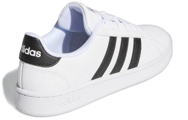 Lookbook (W) アディダス グランドコート (ホワイト) F36483