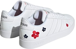 (W) 阿迪达斯 Grand Court Cloudfoam '花卉刺绣' HP9416 Lookbook (W) 阿迪达斯 Grand Court Cloudfoam '花卉刺绣' HP9416
