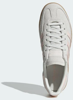 (W) アディダス ハンドボールシュペツィアル スニーカー オービットグレー/クォーツ/ガム JR3629 Lookbook (W) アディダス ハンドボールシュペツィアル スニーカー オービットグレー/クォーツ/ガム JR3629