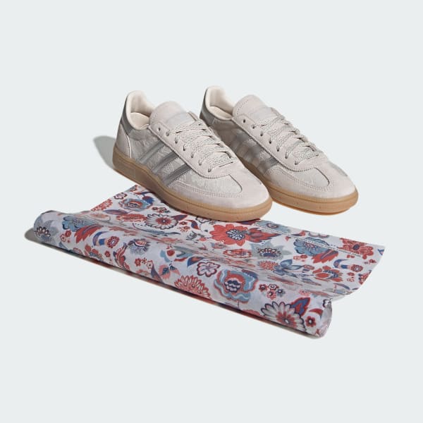 Lookbook (W) adidas Handball Spezial W Sneaker Chalk Pearl/Silber Metallic/Weiß KK0434