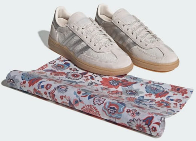 (W) adidas Handball Spezial W Sneaker Chalk Pearl/Silber Metallic/Weiß KK0434 Lookbook (W) adidas Handball Spezial W Sneaker Chalk Pearl/Silber Metallic/Weiß KK0434