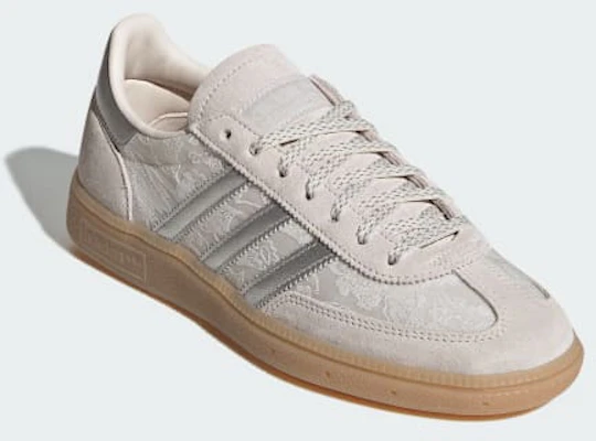 (W) adidas Handball Spezial W Sneaker Chalk Pearl/Silber Metallic/Weiß KK0434 Details for (W) adidas Handball Spezial W Sneaker Chalk Pearl/Silber Metallic/Weiß KK0434