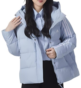 (W) アディダス ロゴプリント 3ストライプ フード付きダウンジャケット ミラクルブルー IT8718 Purchase (W) アディダス ロゴプリント 3ストライプ フード付きダウンジャケット ミラクルブルー IT8718