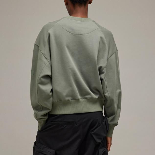 Shop (W) adidas Loose Pullover Crewneck Sweatshirt Kelabu Solid Hijau Batu IP7678