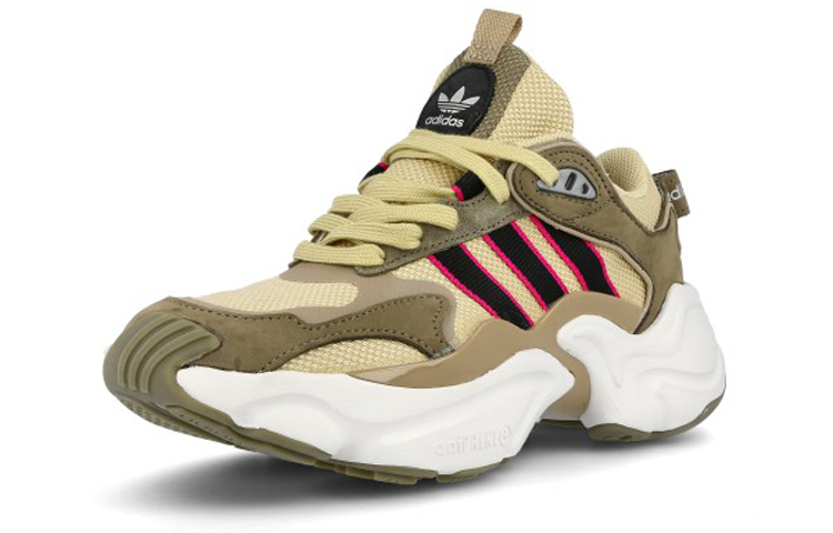 Lookbook (W) adidas Magmur Runner ''Wüstensand'' EE5144