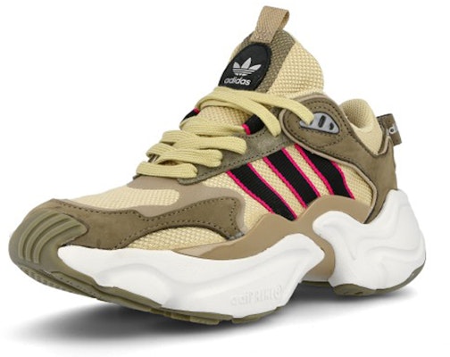 (W) adidas Magmur Runner 'Desert Sand' Wanita Pria Sneakers EE5144 Lookbook (W) adidas Magmur Runner 'Desert Sand' Wanita Pria Sneakers EE5144