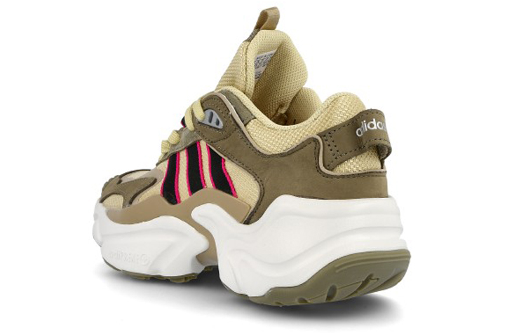 Shop (W) adidas Magmur Runner ''Wüstensand'' EE5144