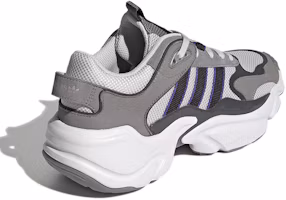 Shop adidas originals Magmur Runner 低幫 跑步鞋 女款 灰
