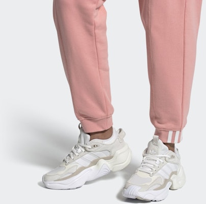 (W) adidas Magmur Runner 'Putih Bliss' EG6838 Sizing (W) adidas Magmur Runner 'Putih Bliss' EG6838