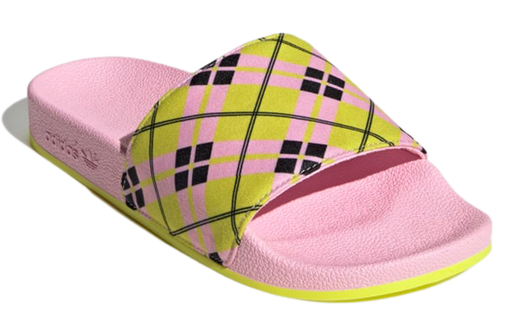 Lookbook (W) adidas Marimekko x Originals Adilette 'Pink' Sandal Wanita GW6094