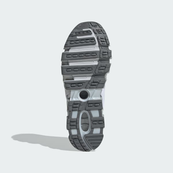 Shop (W) アディダス メガ ゴーストライド スニーカー クラウドホワイト/シルバーメタリック/マットシルバー JQ0555