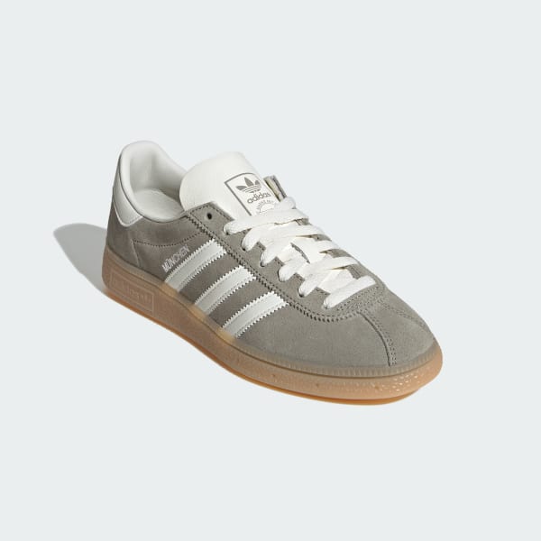 Purchase Adidas 慕尼黑運動鞋 銀卵石/奶白/銀色金屬 JS3990