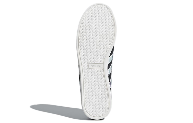 Details for (W) adidas Neo Coneo Qt Schwarz/Weiß BB7324