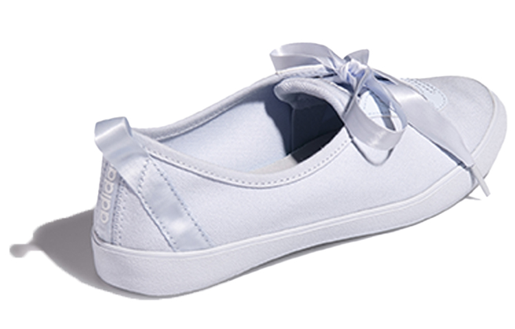 Shop (W) adidas neo Courtitude zapatillas EF0614