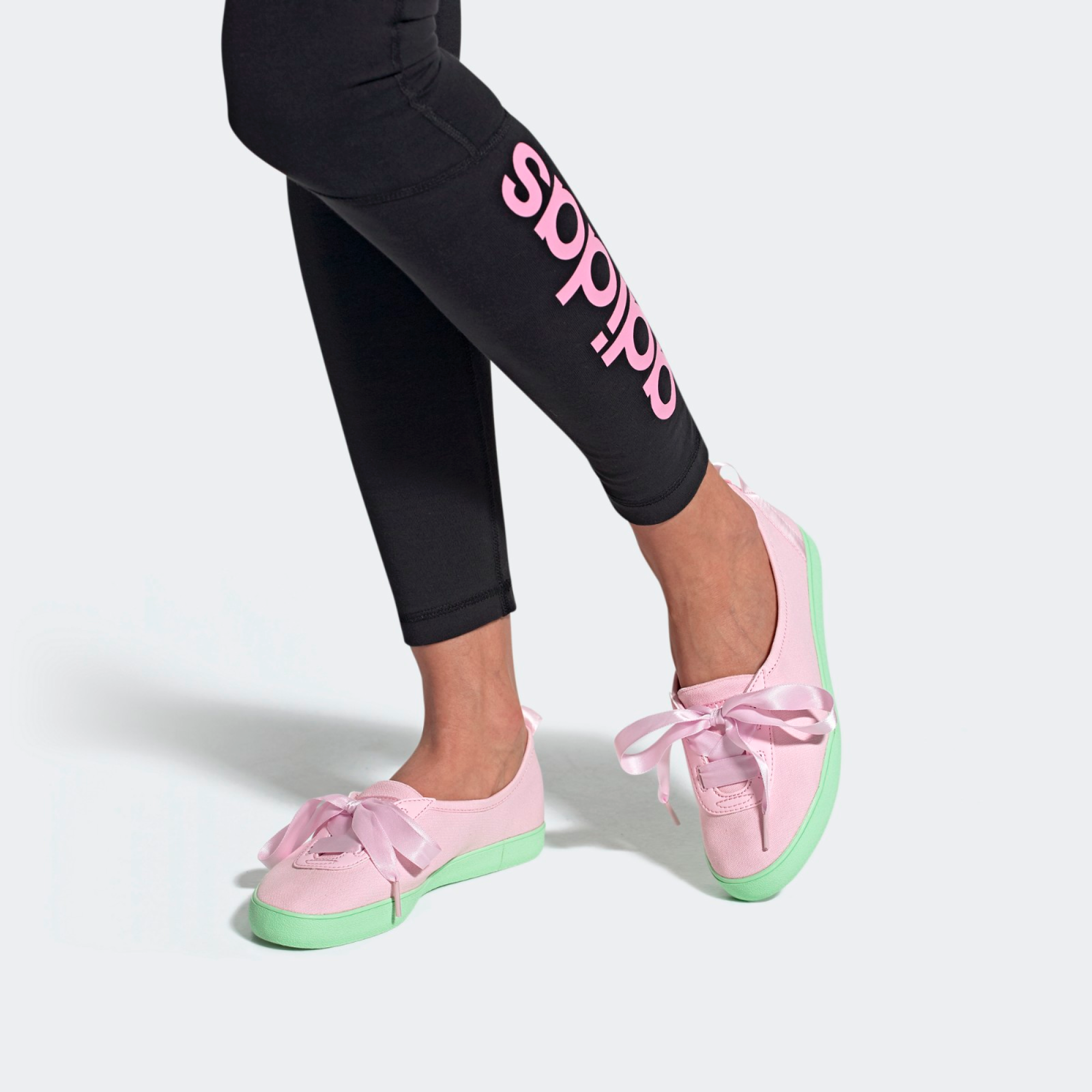 Sizing (W) adidas neo Courtitude Roze/Groen EG9041