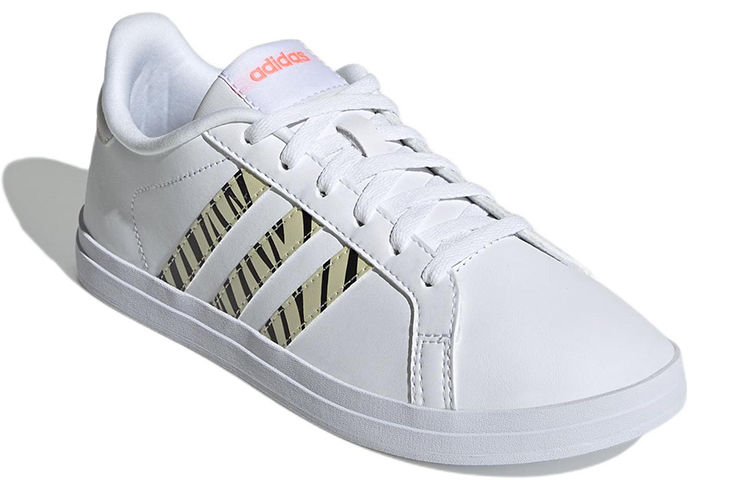 Lookbook adidas neo Courtpoint 低筒休閒板鞋 女款 白色